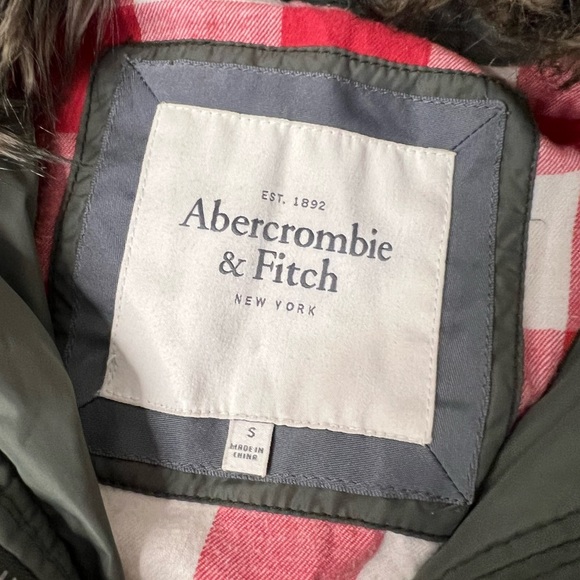 Abercrombie & Fitch Puffer Jacket - Picture 7 of 7